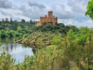 El castillo de Almourol es uno de los elementos más significativos de la ruta de los templarios en Portugal (Centro)
