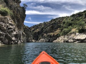 Kayak en el cañón del río Lozoya (Embalse de El Atazar - Presa de El Villar)