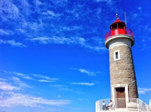 Faro en el Mediterráneo